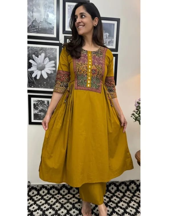 Musterd Solid A-Line Kurti With Pant Set