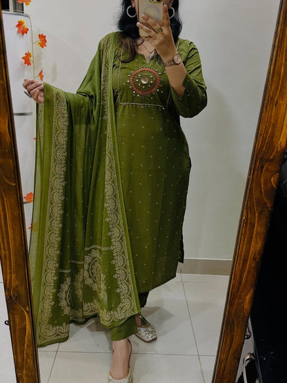 Green Discharge Print Kurti With Pant And Dupatta Set