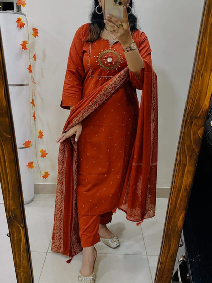 Rust Discharge Kurti With Pant And Dupatta Set